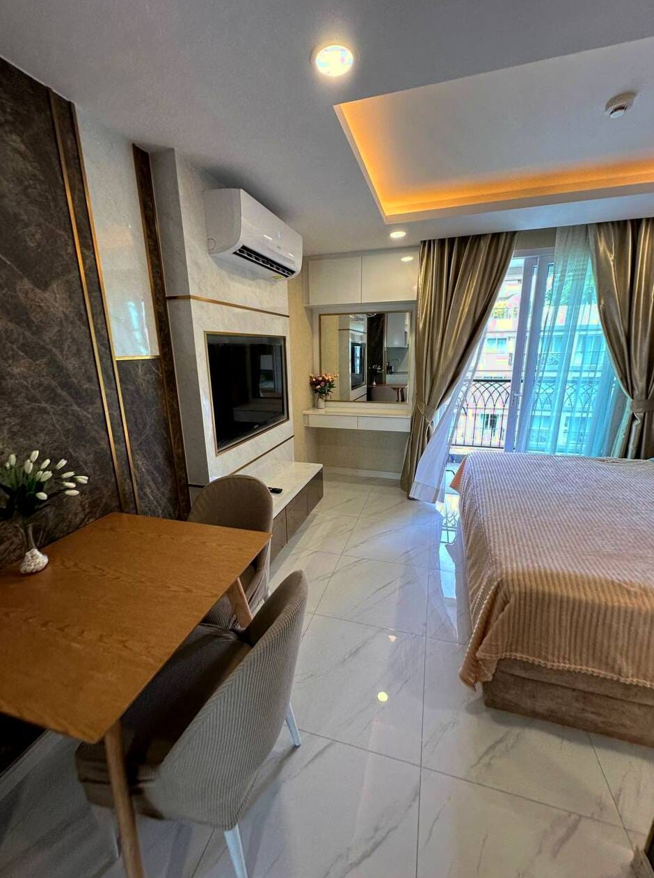 Dusit Grand Park 2 — студия